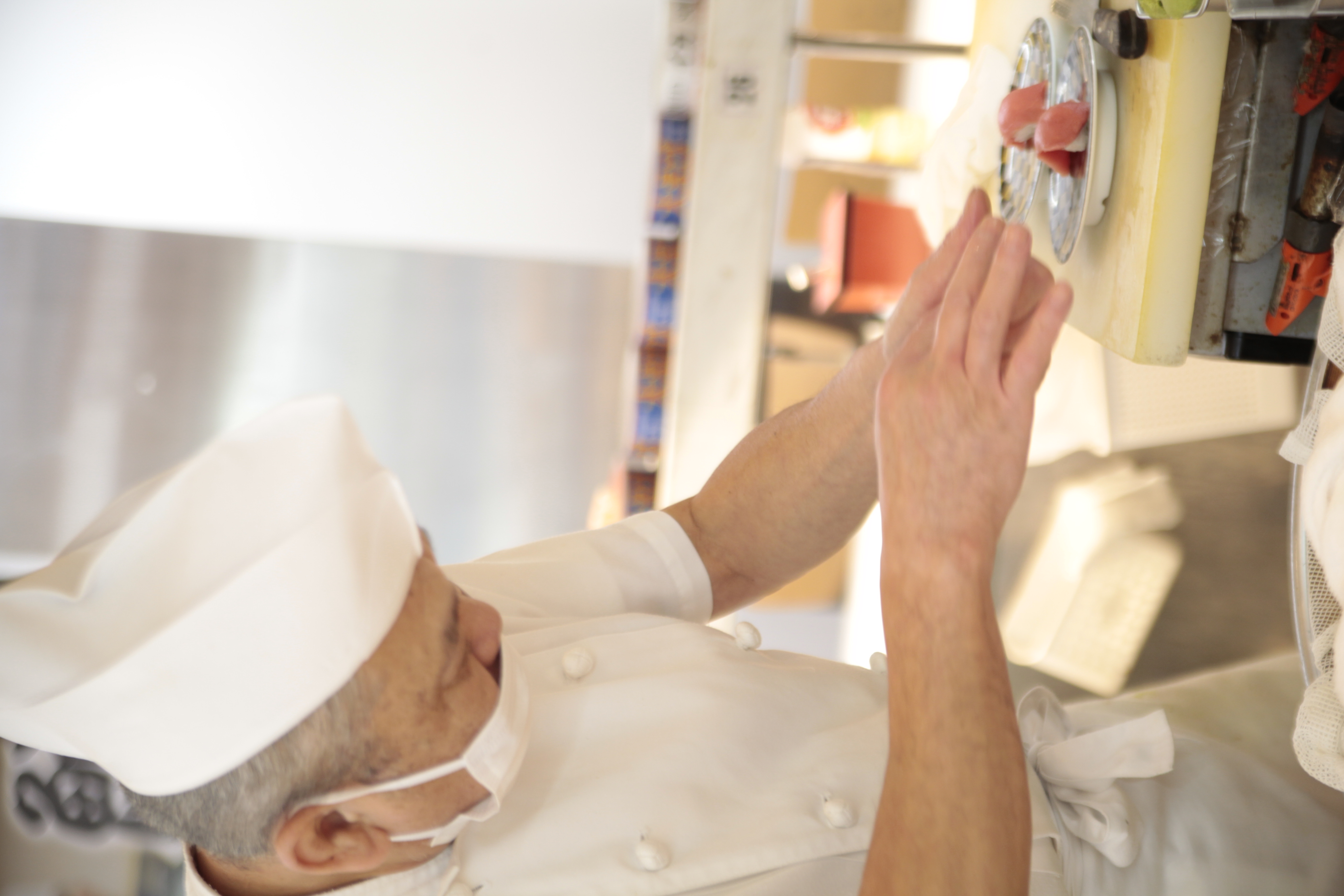 寿司職人による手作りの握り